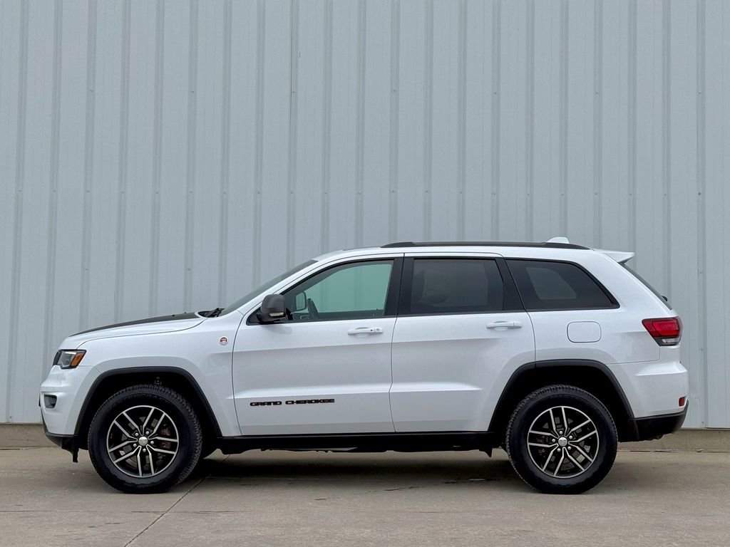Used 2018 Jeep Grand Cherokee Trailhawk w/ Trailhawk Luxury Group image 2