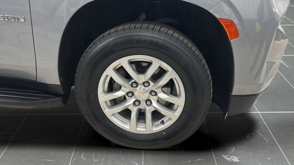 Used 2024 Chevrolet Suburban LT image 12