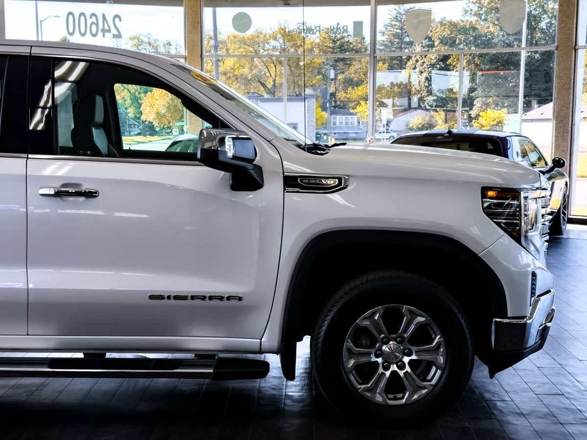 Used 2024 GMC Sierra 1500 SLT w/ SLT Convenience Package image 20