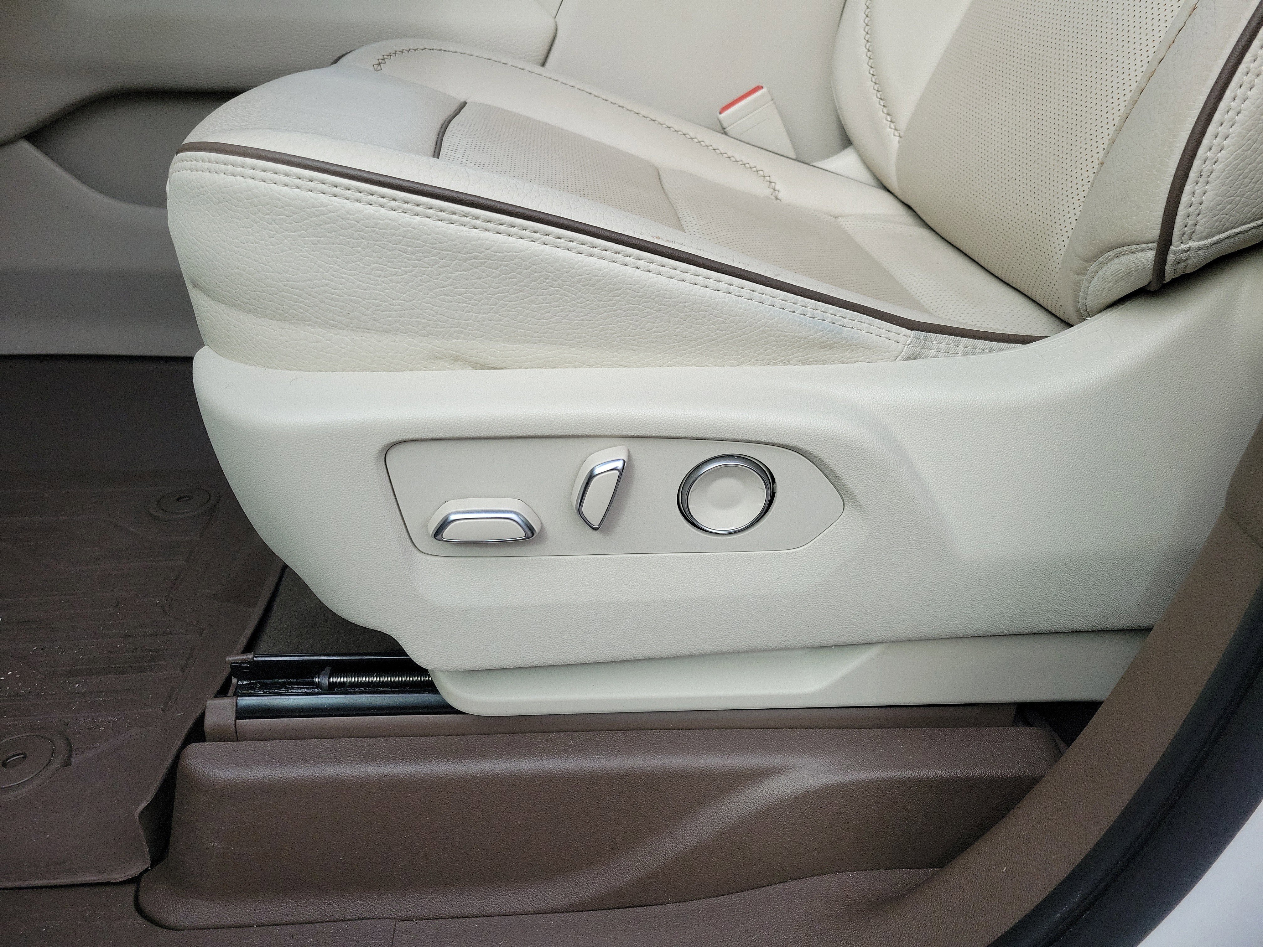 Used 2021 GMC Yukon Denali w/ Denali Premium Package image 9