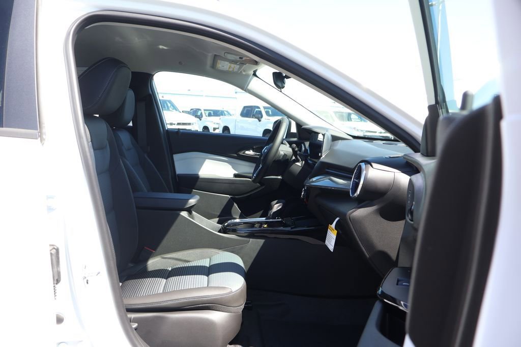 New 2026 Chevrolet Trax LT w/ Driver Confidence Package FWD image 41