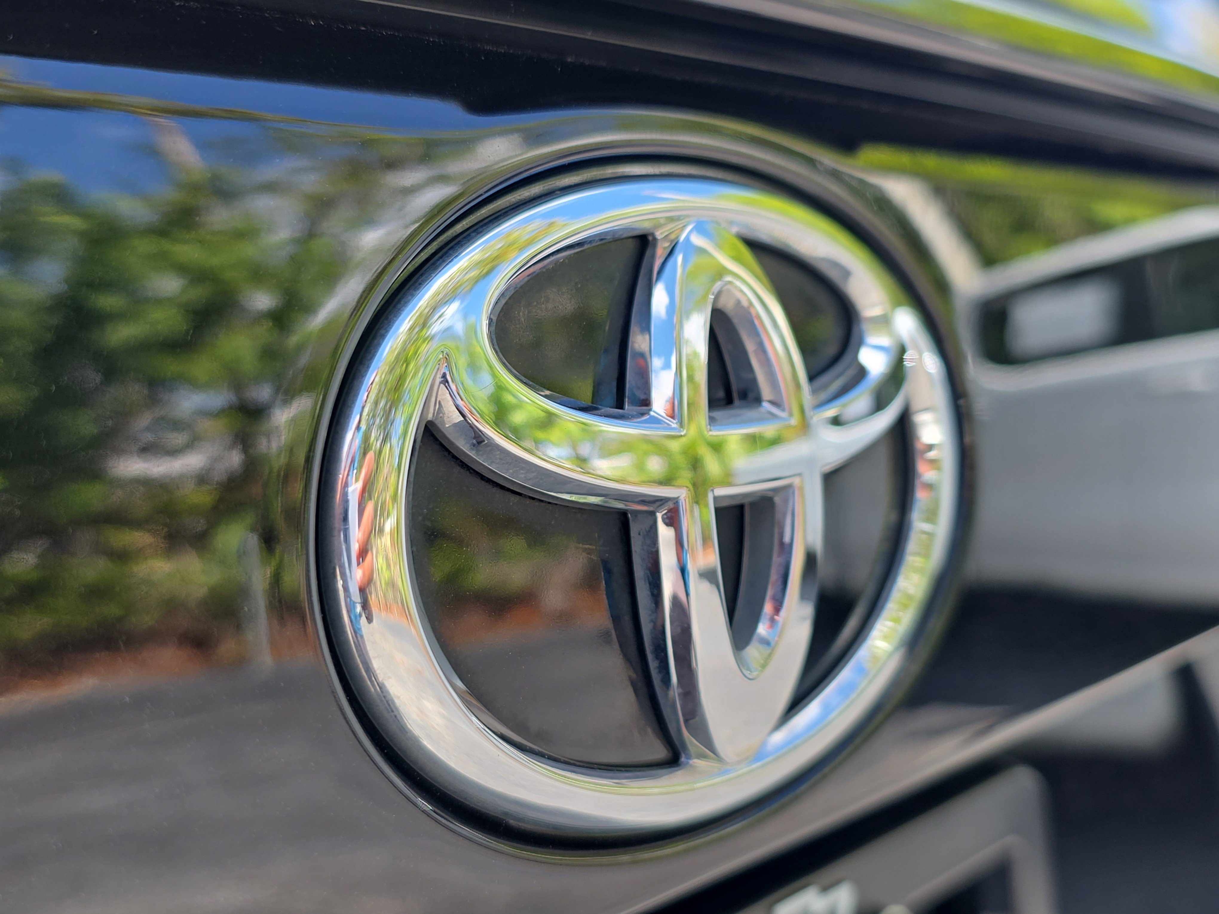 Used 2024 Toyota RAV4 XLE FWD image 9