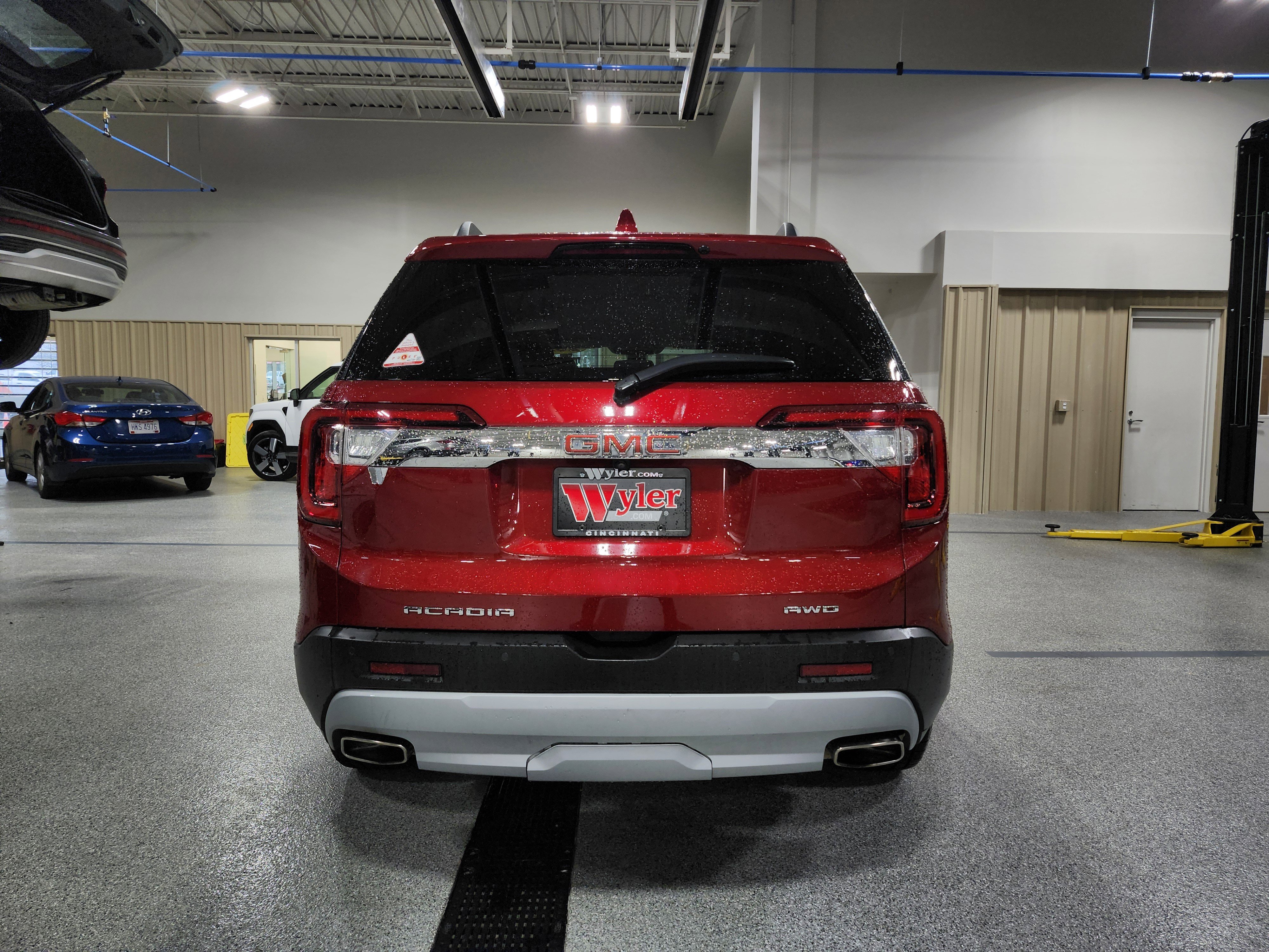 Used 2023 GMC Acadia SLT image 33