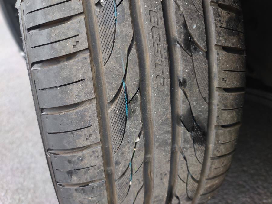 Used 2006 Chrysler Crossfire Limited RWD image 32