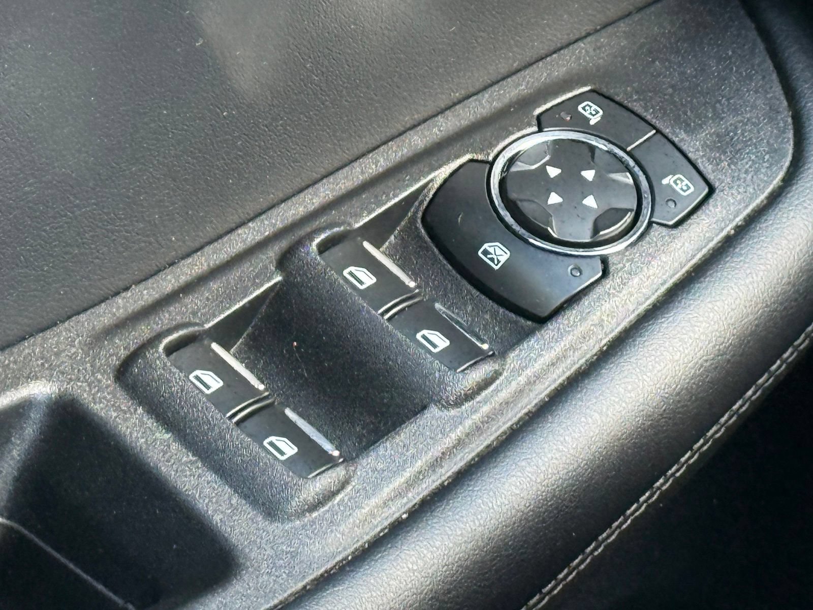 Used 2023 Ford Edge SEL AWD/4WD image 32