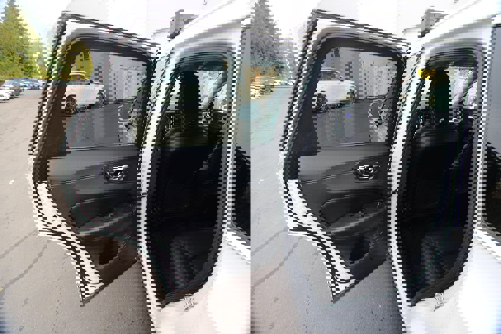 Used 2020 Volvo XC60 T5 Momentum image 24