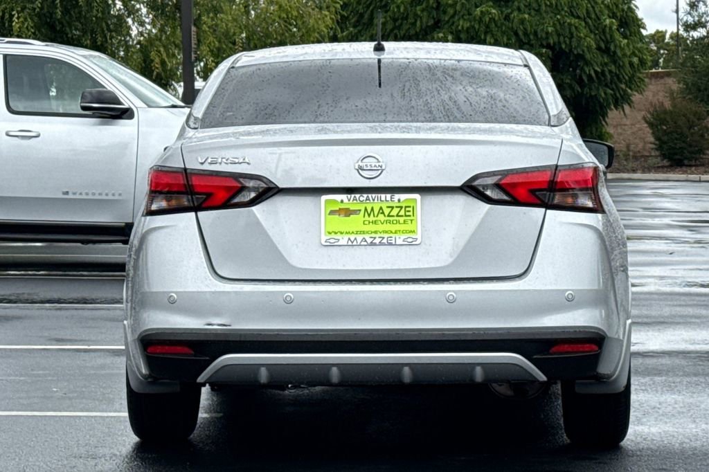 Used 2020 Nissan Versa S FWD image 12