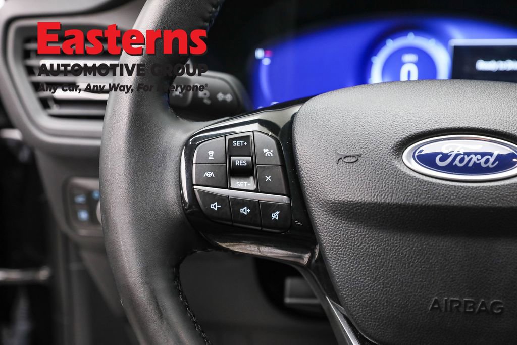 Used 2021 Ford Escape Titanium image 15