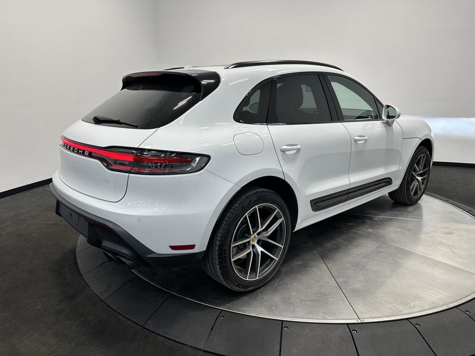Certified 2025 Porsche Macan image 7