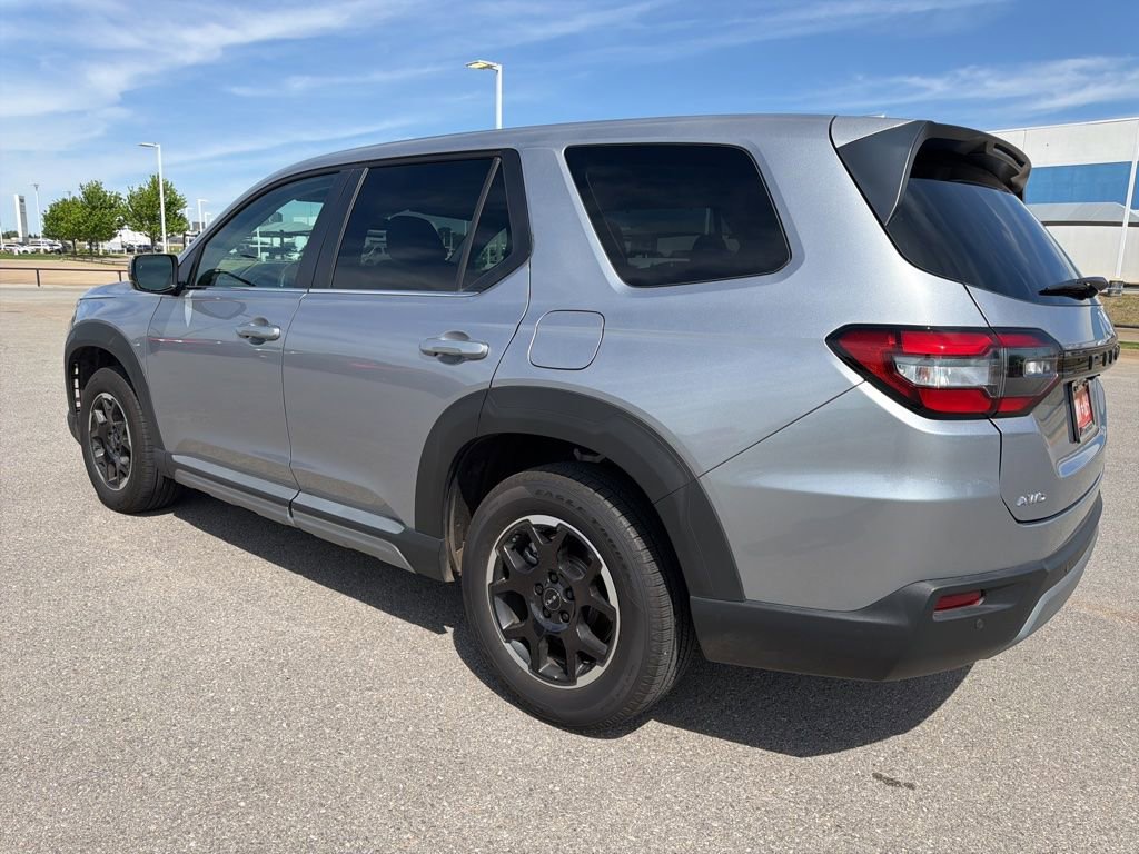 Used 2025 Honda Pilot EX-L image 3