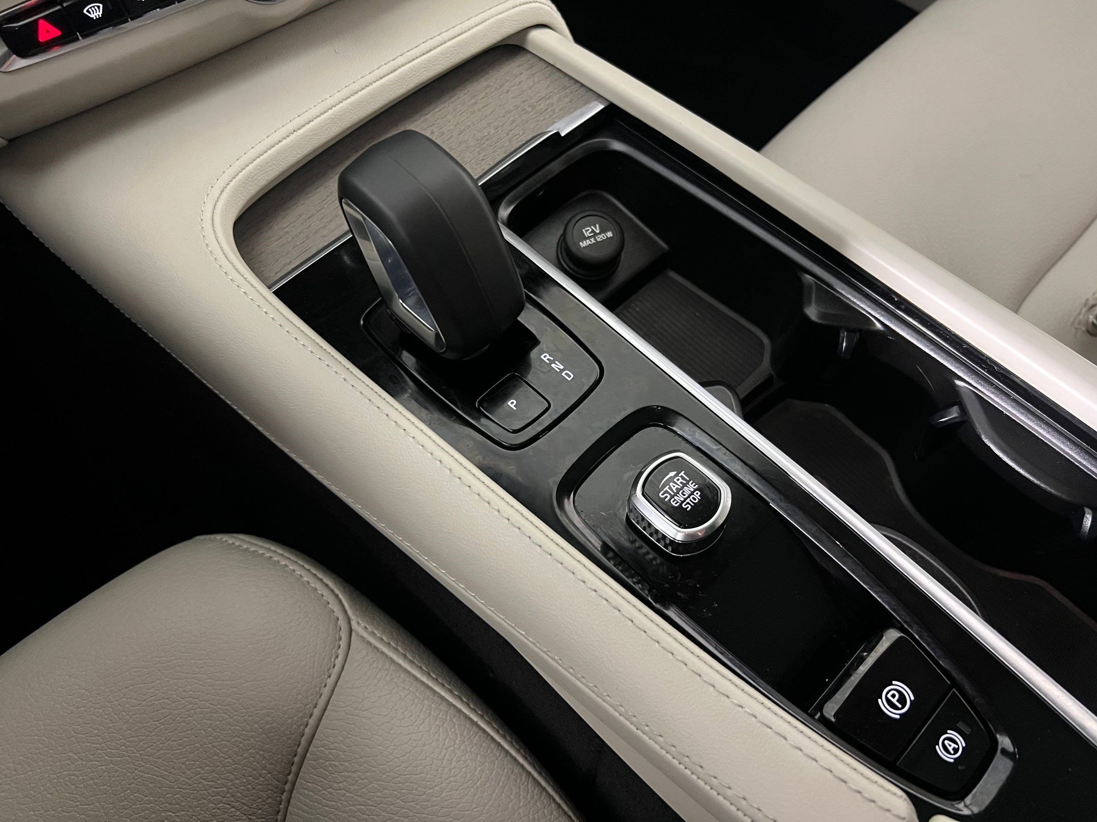 Used 2025 Volvo S90 B6 Plus image 19