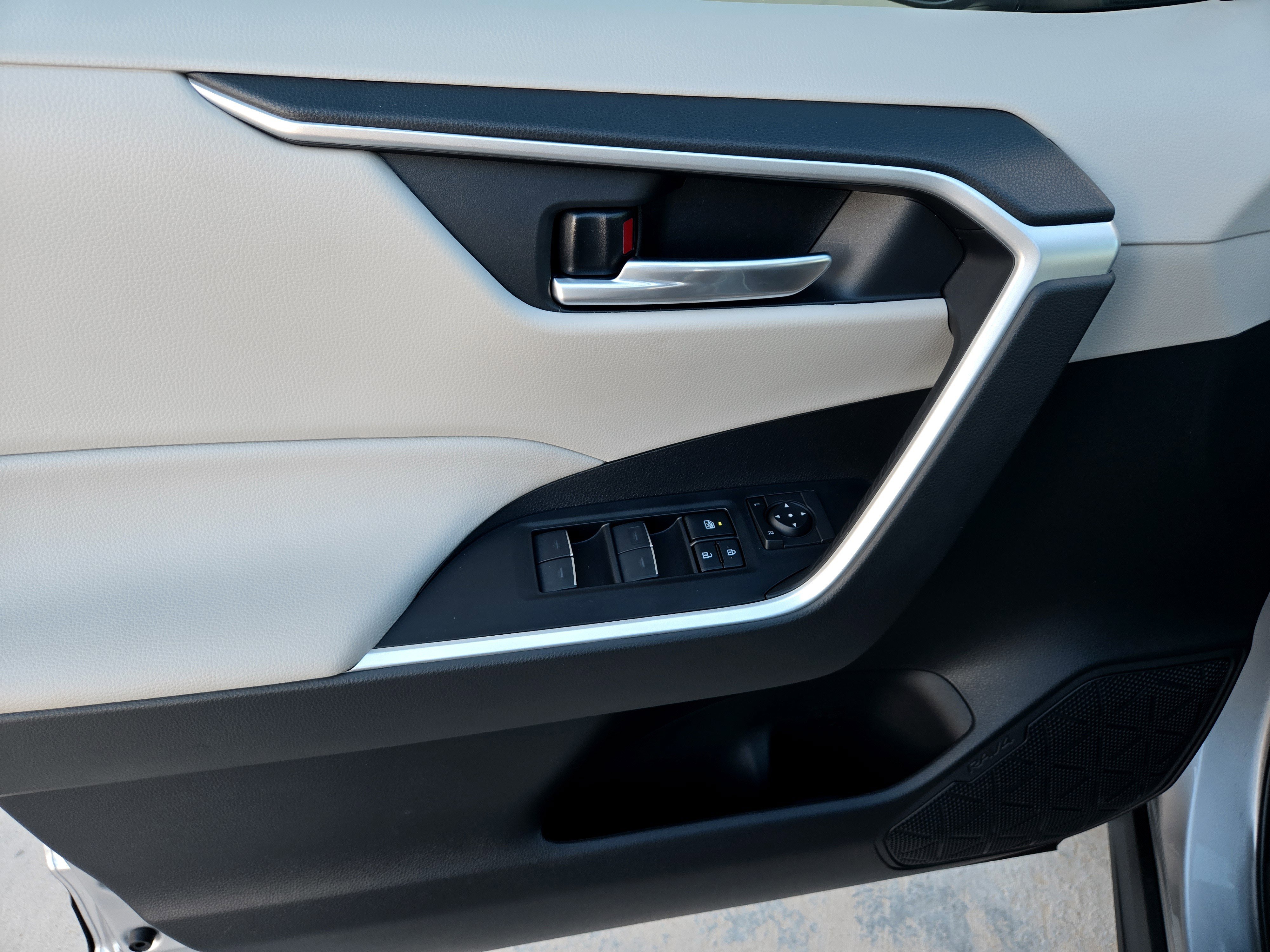 New 2025 Toyota RAV4 XLE w/ Convenience Package image 18