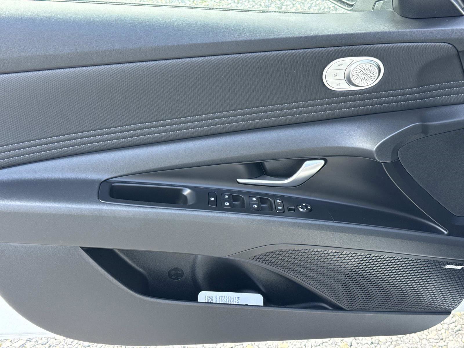New 2026 Hyundai Elantra Limited FWD image 9