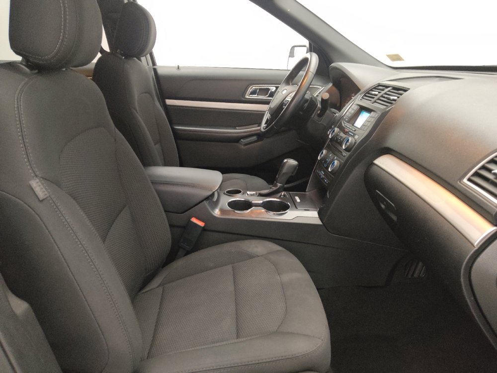 Used 2017 Ford Explorer XLT FWD image 21