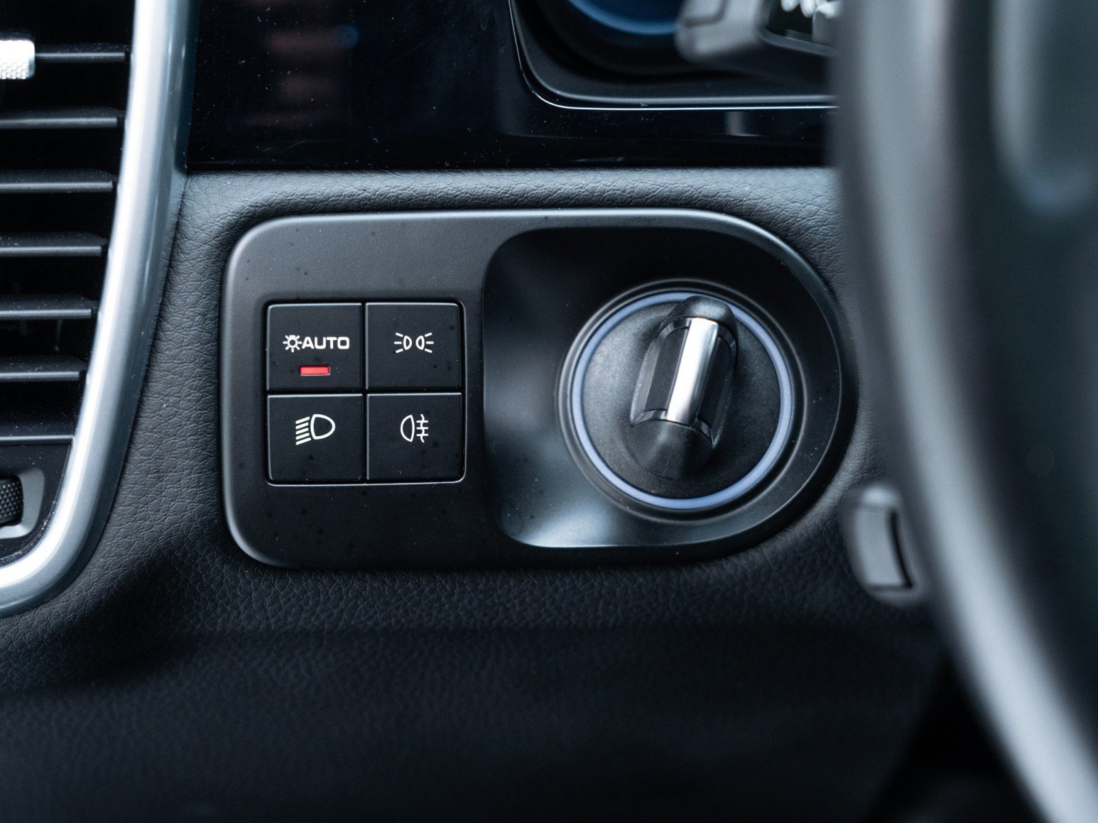 Certified 2022 Porsche Cayenne Platinum Edition image 29