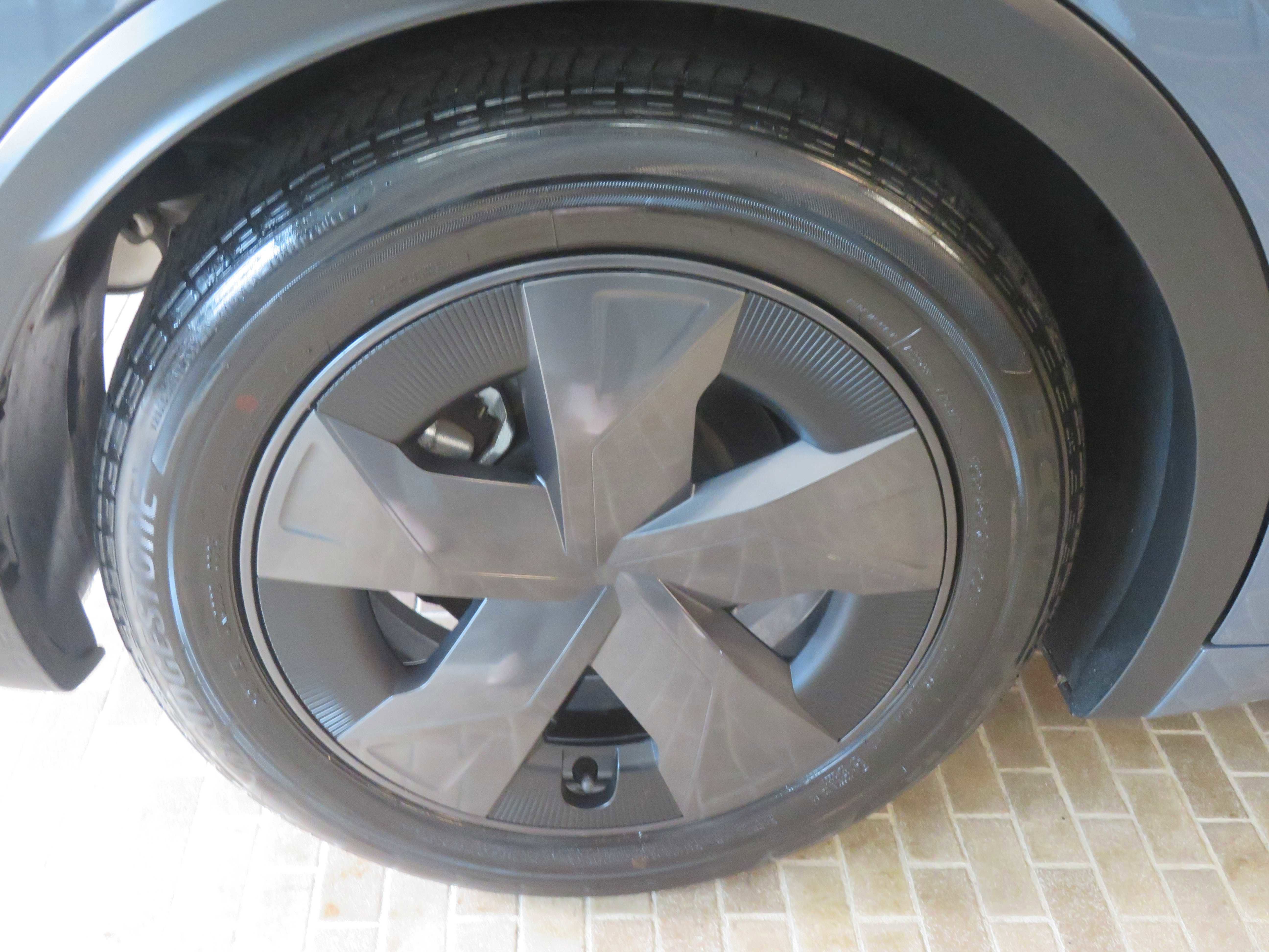 Used 2025 Toyota Prius LE image 9