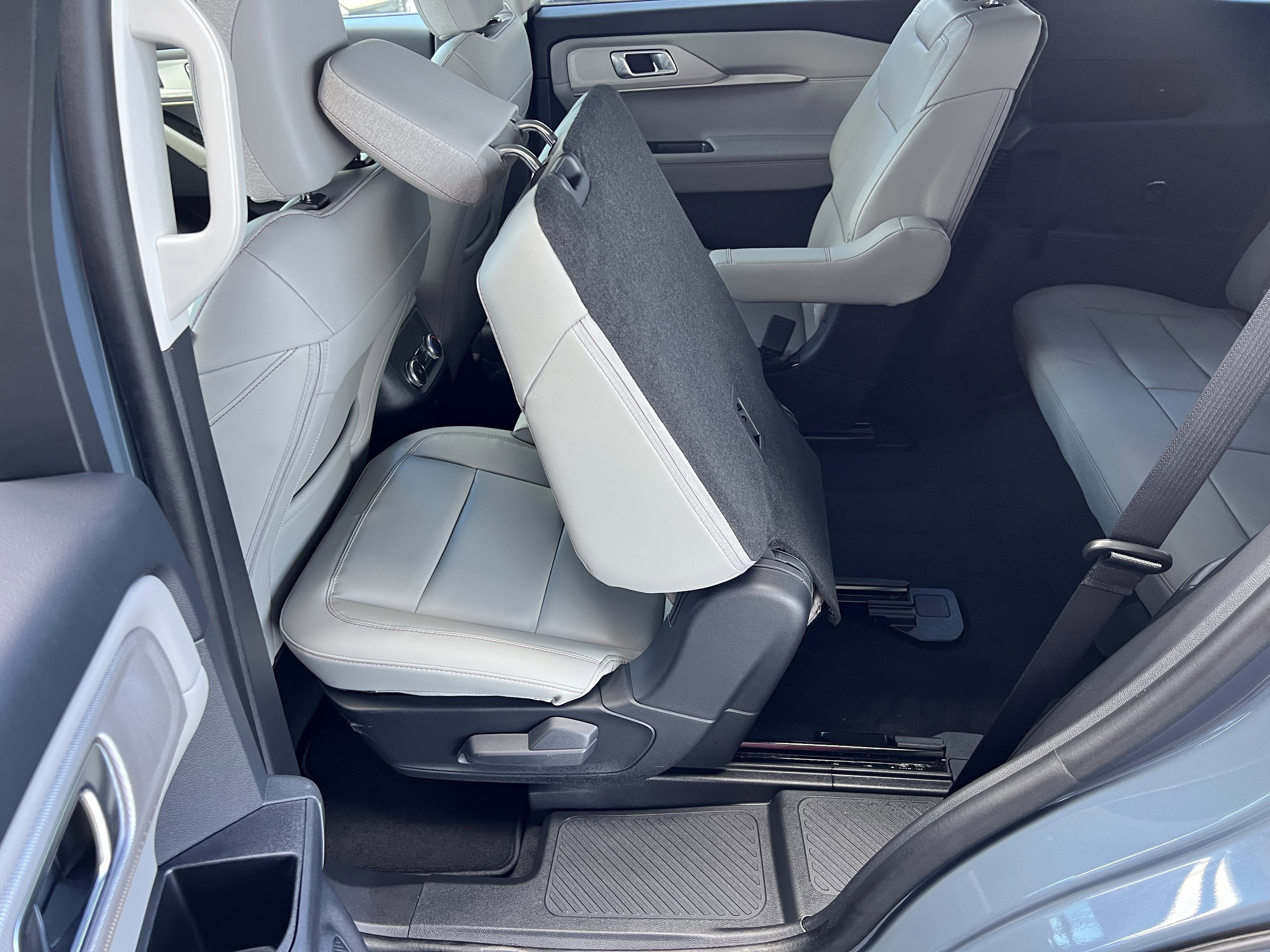 New 2026 Ford Explorer Active w/ Active Comfort Package AWD/4WD image 17