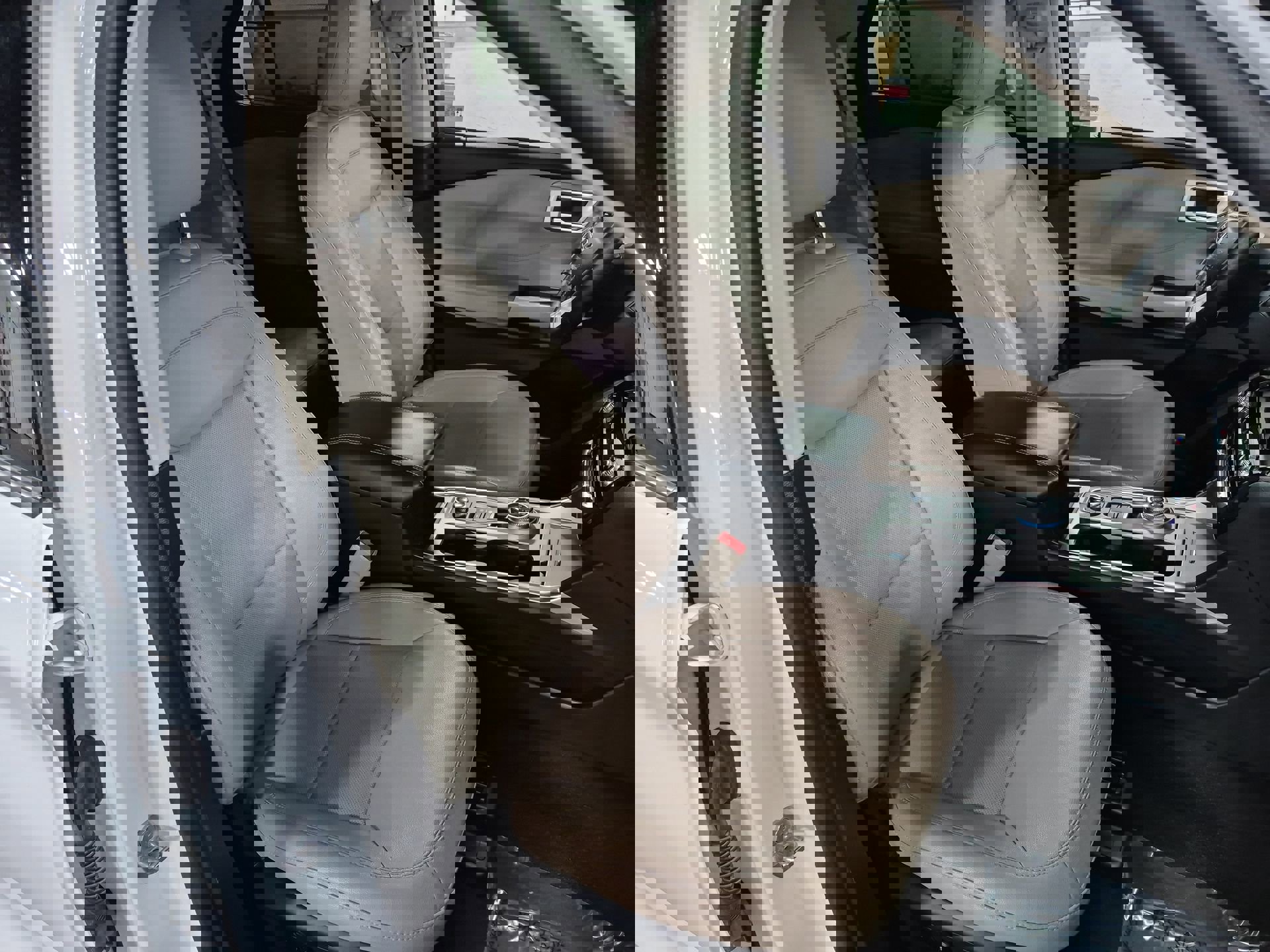 Used 2023 Ford Explorer Limited image 28