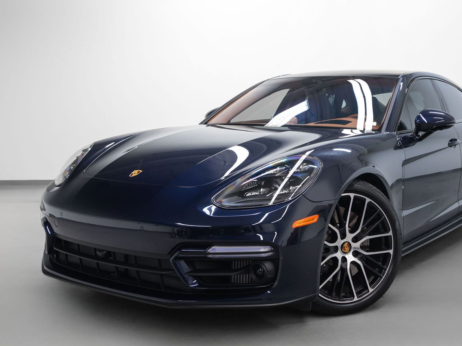 Used 2023 Porsche Panamera GTS image 7