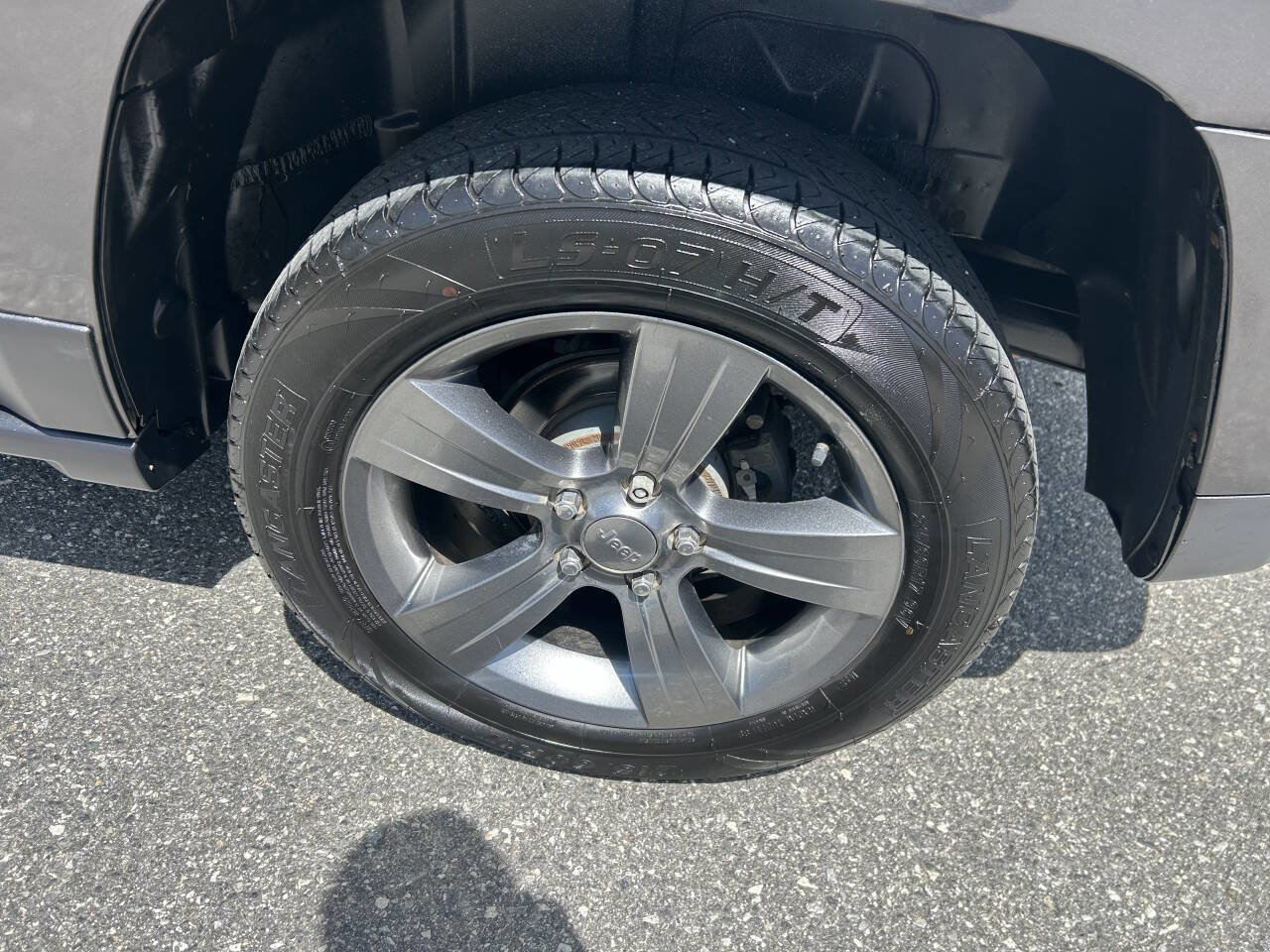 Used 2015 Jeep Patriot High Altitude AWD/4WD image 12