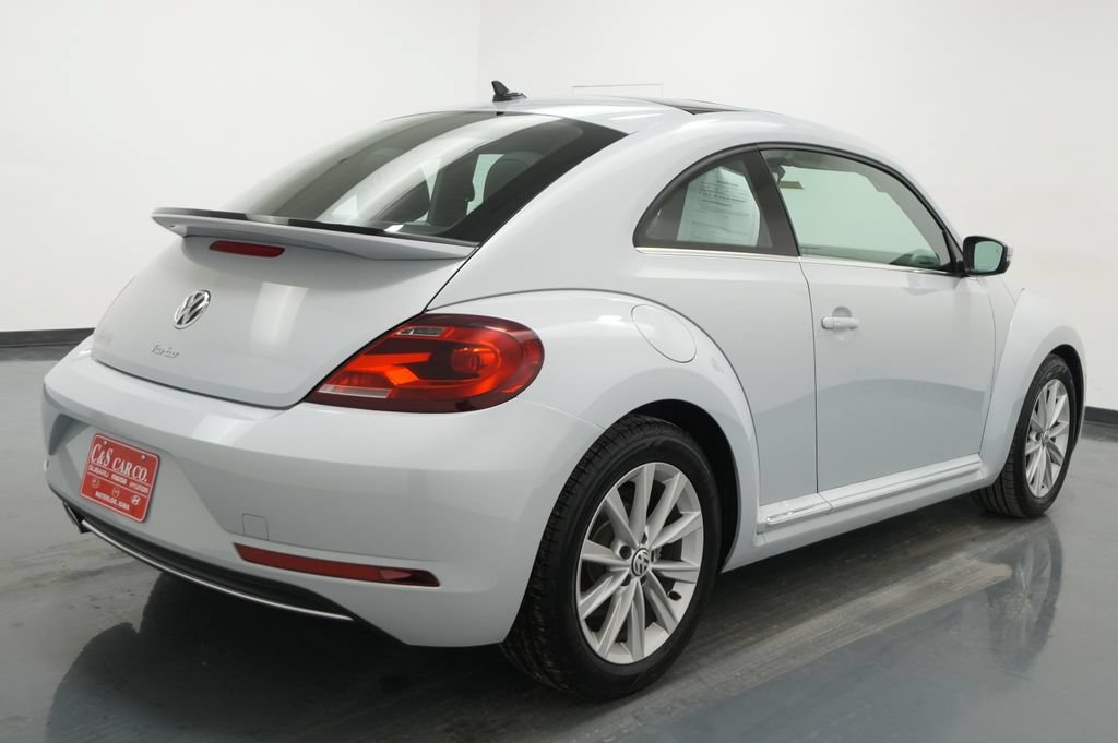 Used 2018 Volkswagen Beetle 2.0T SE FWD image 8
