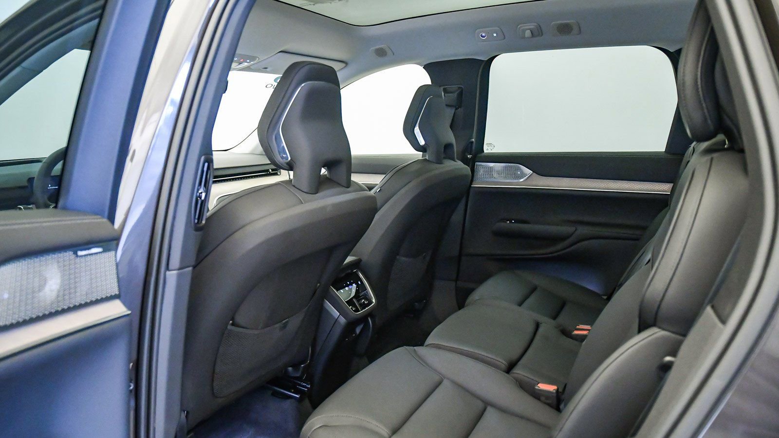 Certified 2025 Volvo EX90 Ultra image 22