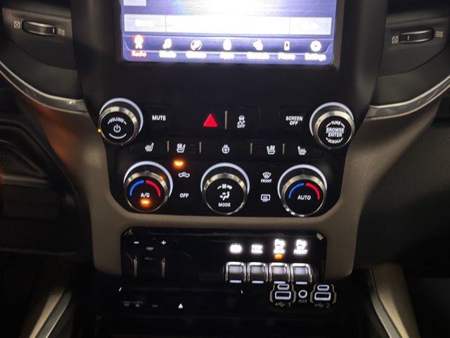 Used 2019 RAM 3500 Laramie w/ Black Appearance Package AWD/4WD image 32