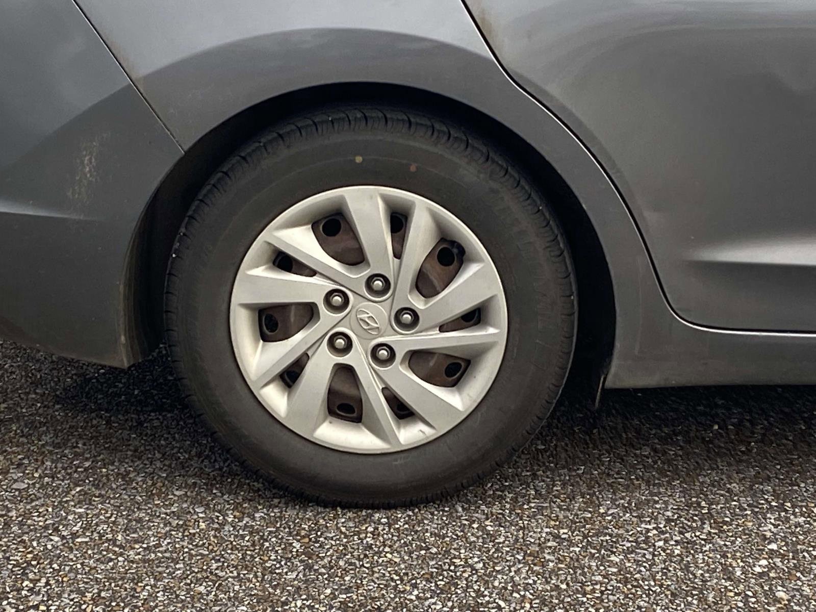 Used 2019 Hyundai Elantra SE w/ Cargo Package image 9