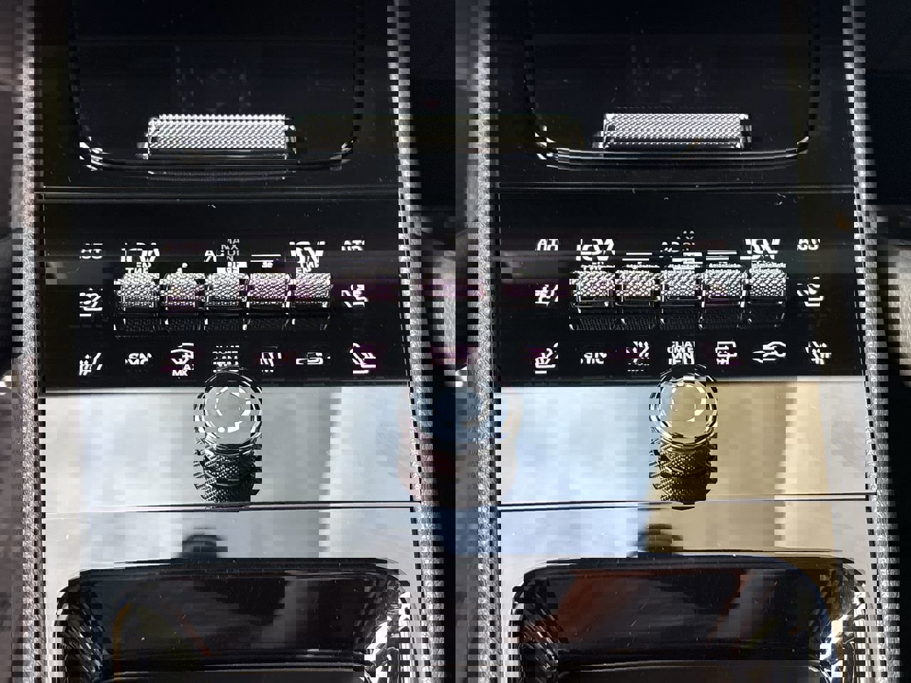 Used 2025 Porsche Cayenne E-Hybrid Coupe image 25