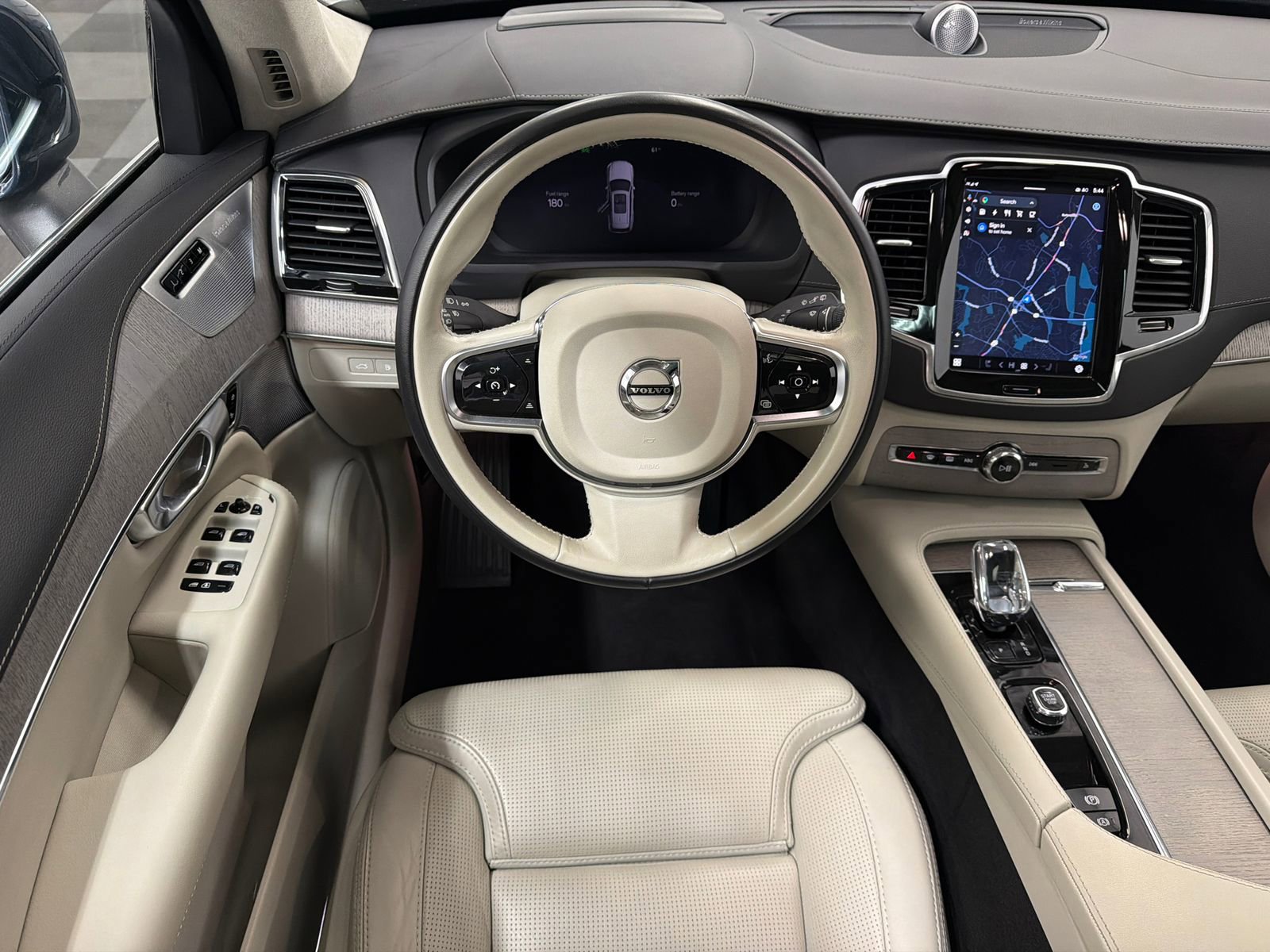 Used 2024 Volvo XC90 T8 Ultimate w/ Lounge Package image 22