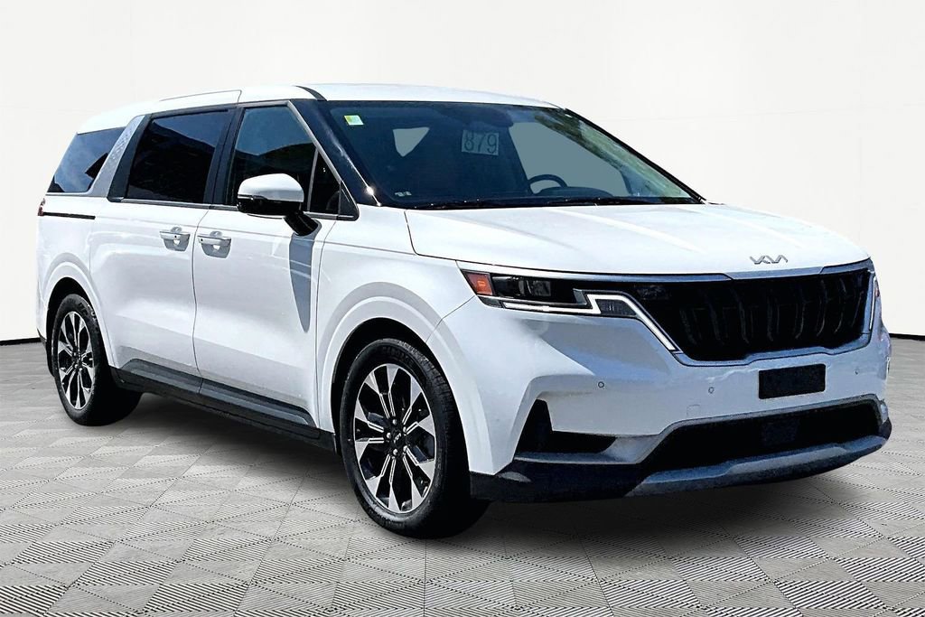 Used 2024 Kia Carnival EX image 6