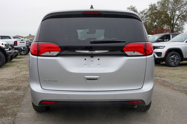 New 2026 Chrysler Voyager LX image 7