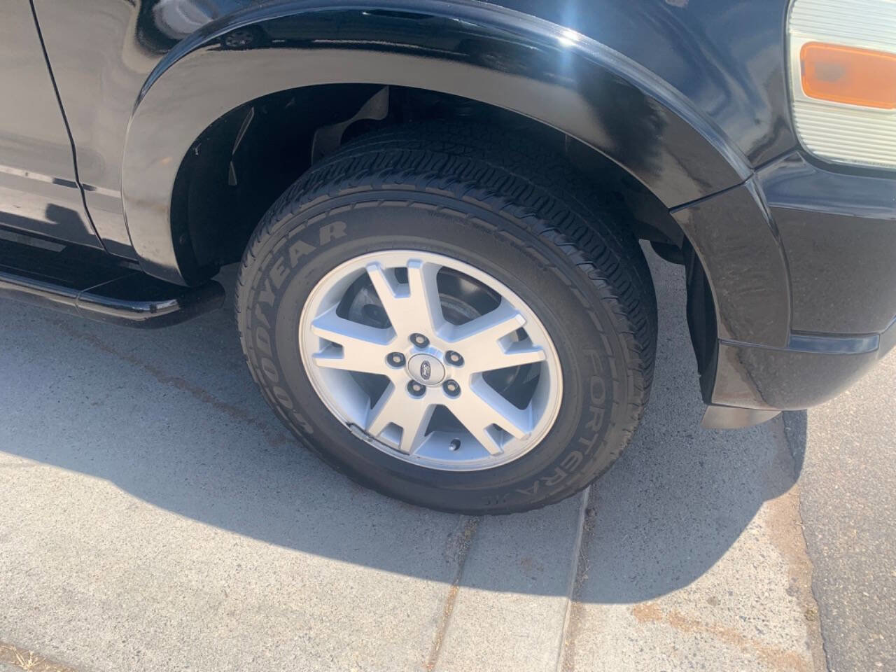 Used 2010 Ford Explorer XLT RWD image 9