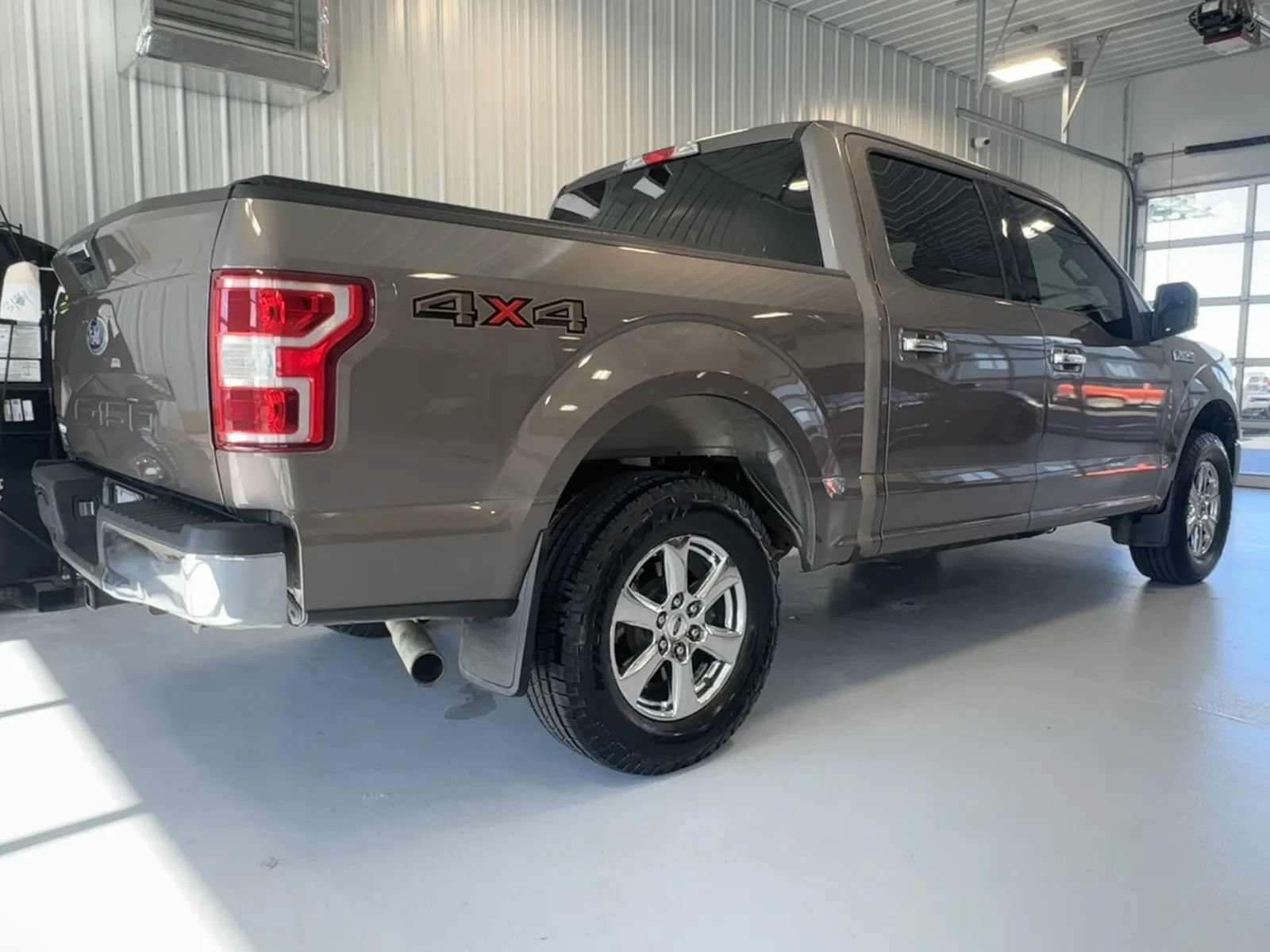 Used 2019 Ford F150 XLT w/ Equipment Group 302A Luxury AWD/4WD image 3