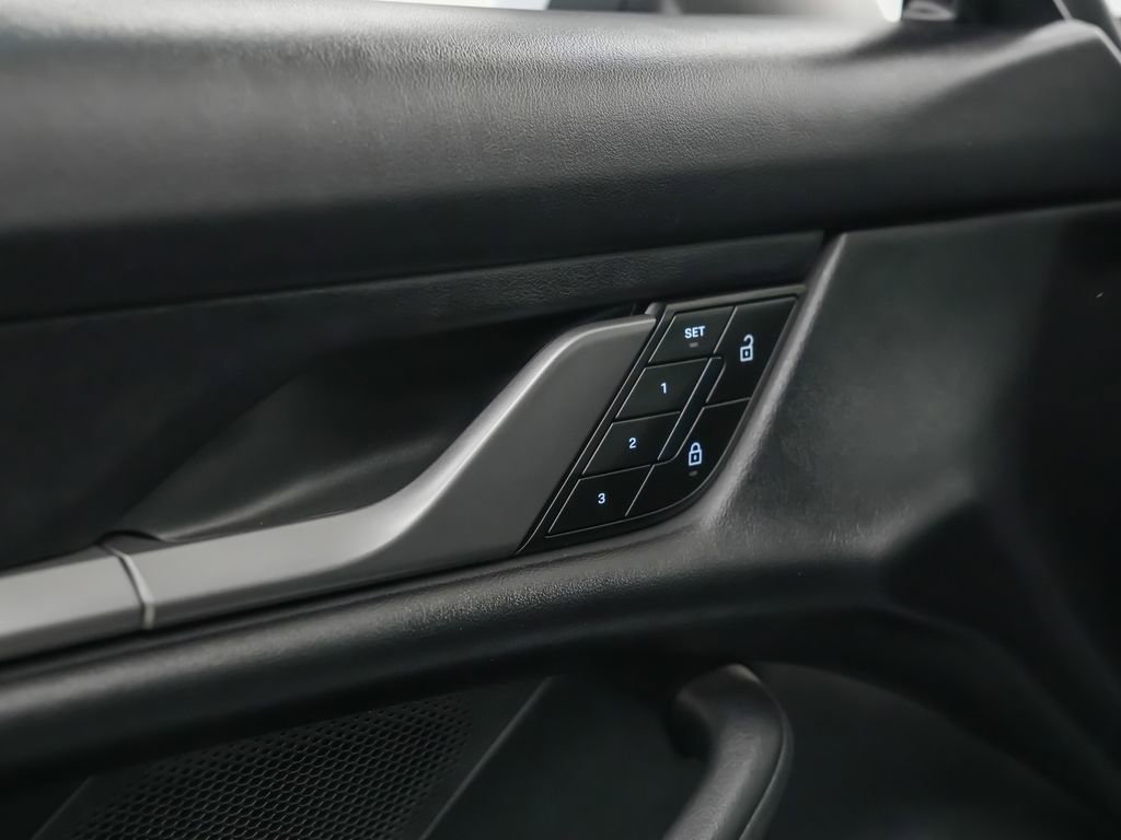 Certified 2025 Porsche Taycan AWD/4WD image 23