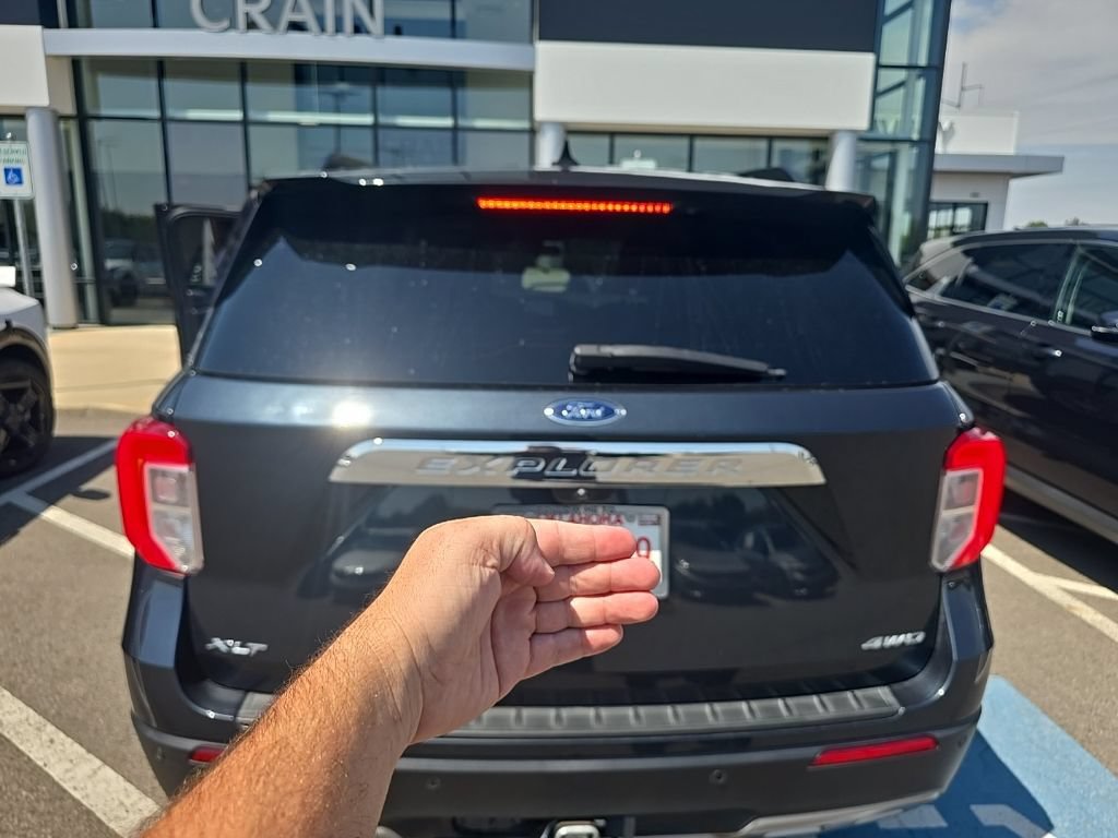 Used 2022 Ford Explorer XLT w/ Equipment Group 202A AWD/4WD image 6