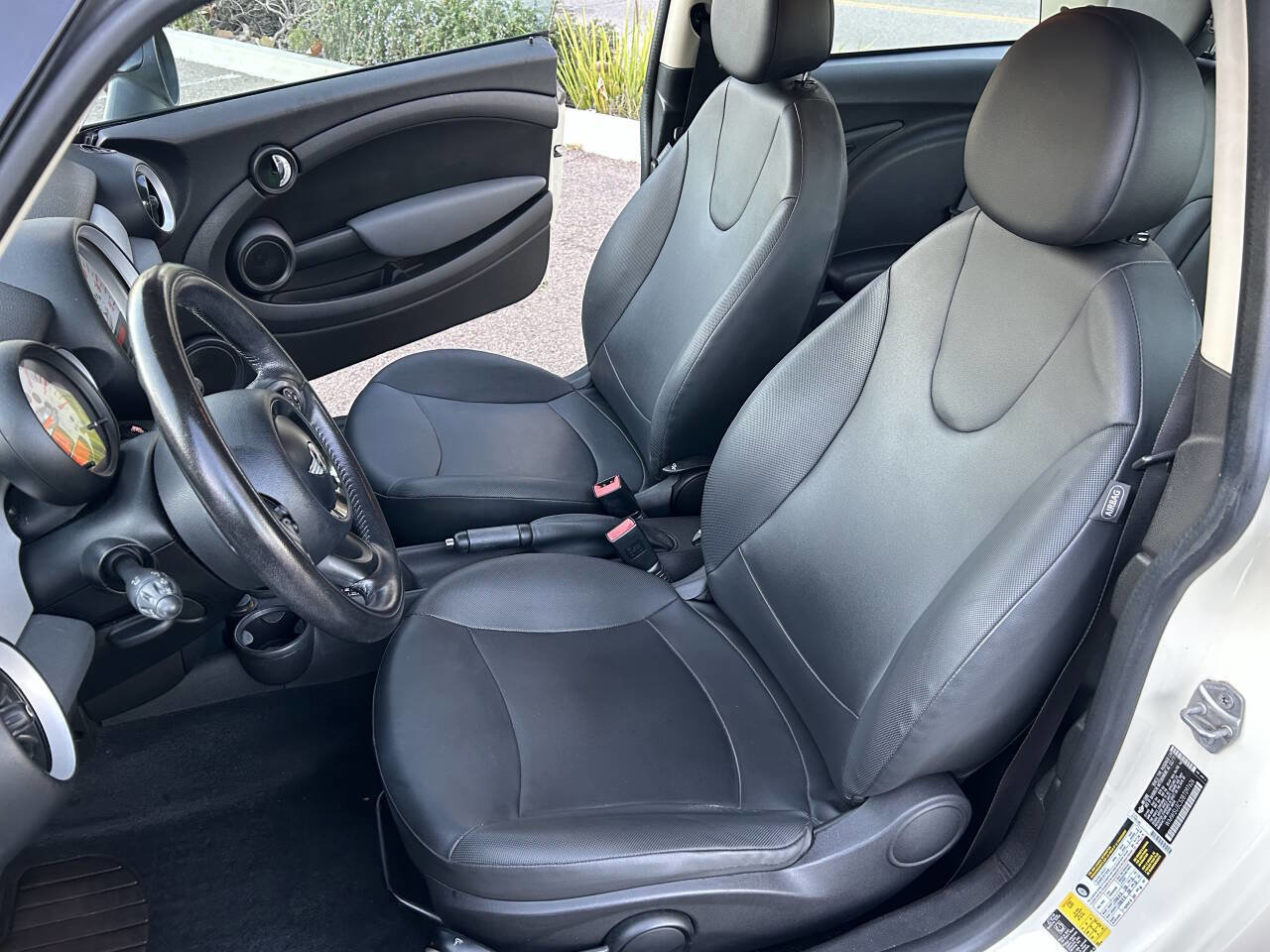 Used 2011 MINI Cooper Hardtop image 4