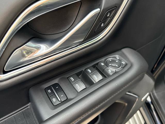 Used 2022 Chevrolet Suburban High Country AWD/4WD image 25