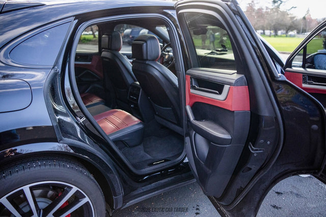 Used 2024 Porsche Cayenne S image 35