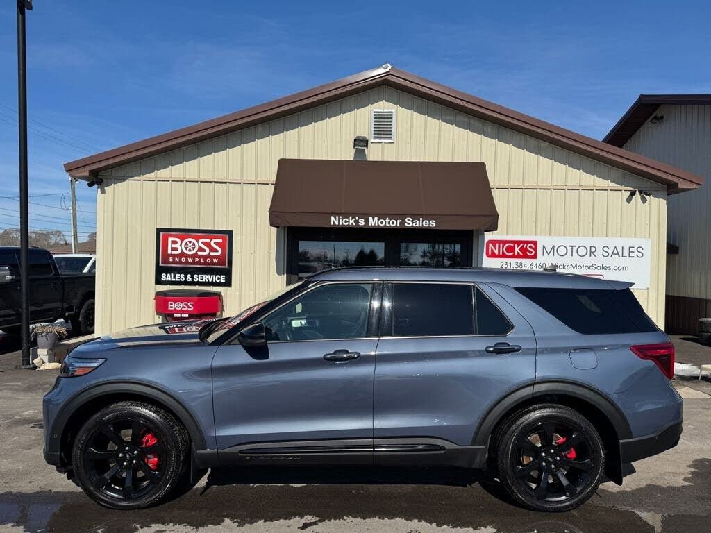 Used 2021 Ford Explorer ST w/ ST Street Pack image 2