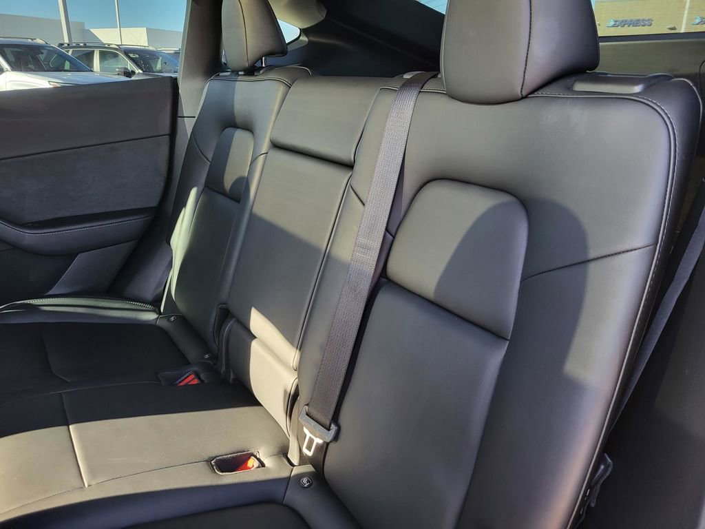 Used 2022 Tesla Model Y Long Range image 15