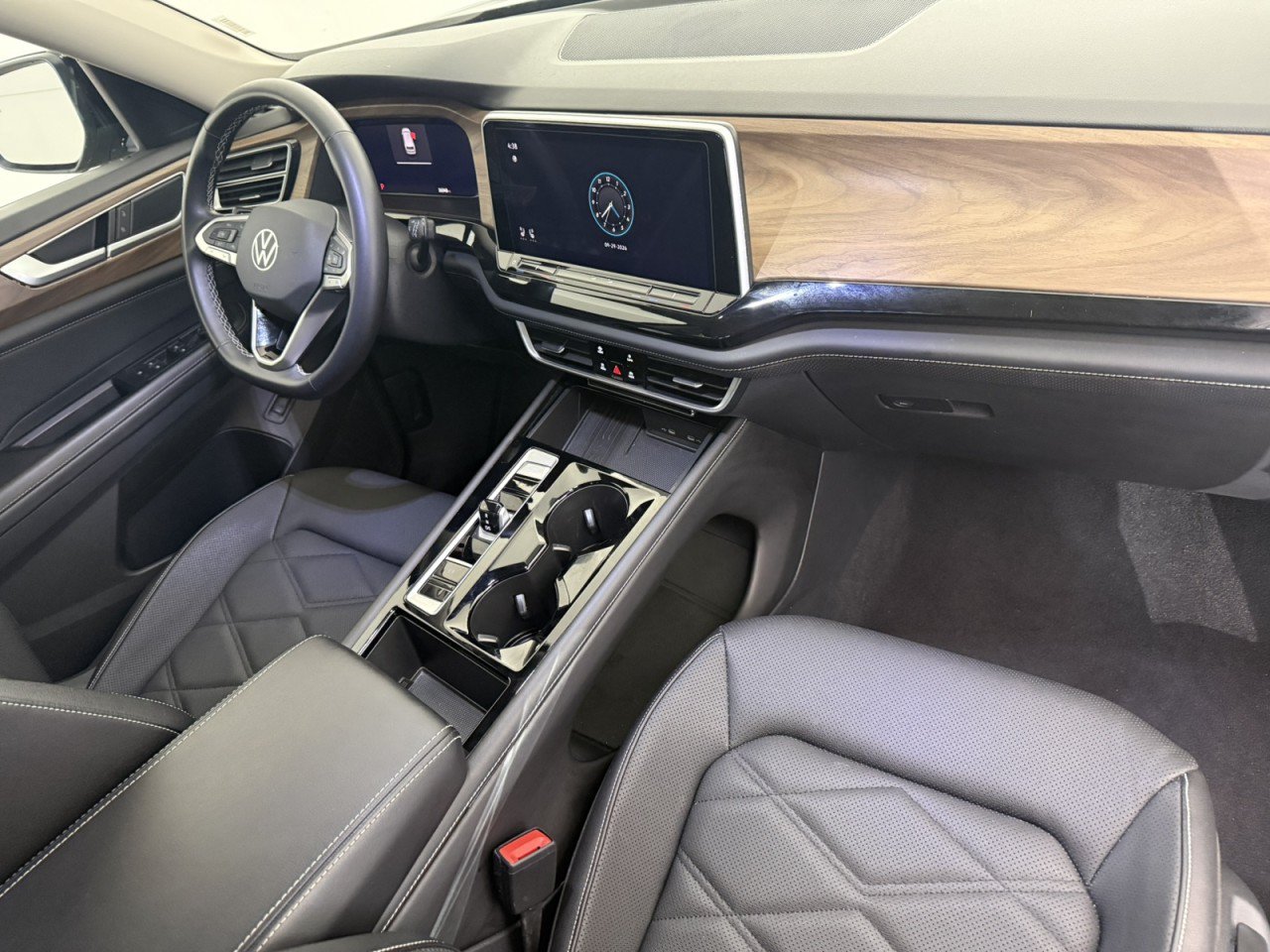 Used 2025 Volkswagen Atlas SE AWD/4WD image 11
