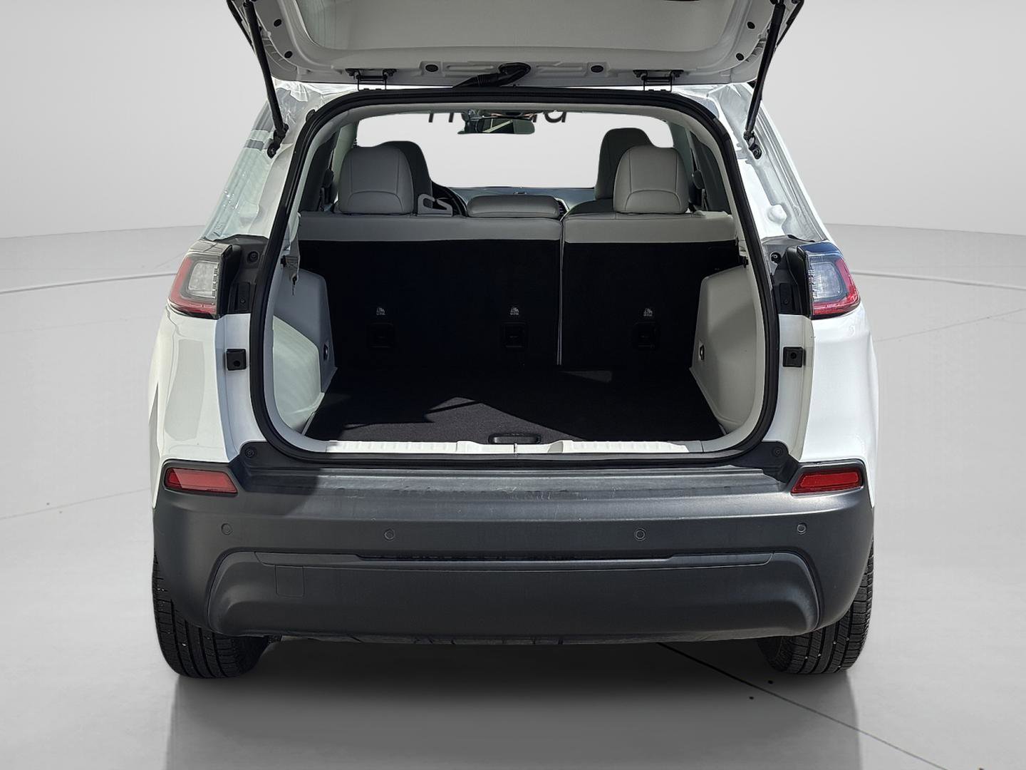 Used 2020 Jeep Cherokee Latitude Plus w/ Cold Weather Group AWD/4WD image 7