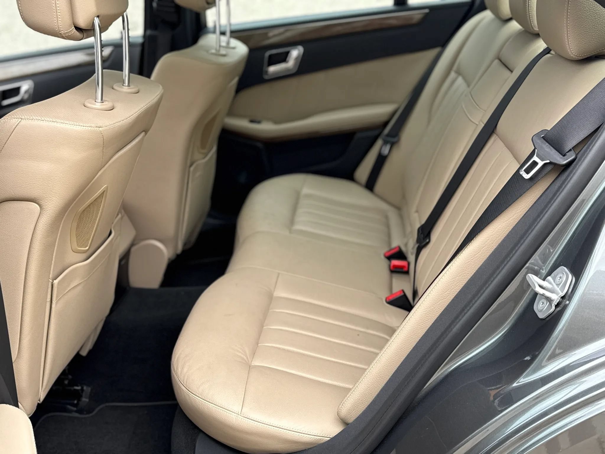 Used 2011 Mercedes-Benz E 550 Sedan image 23