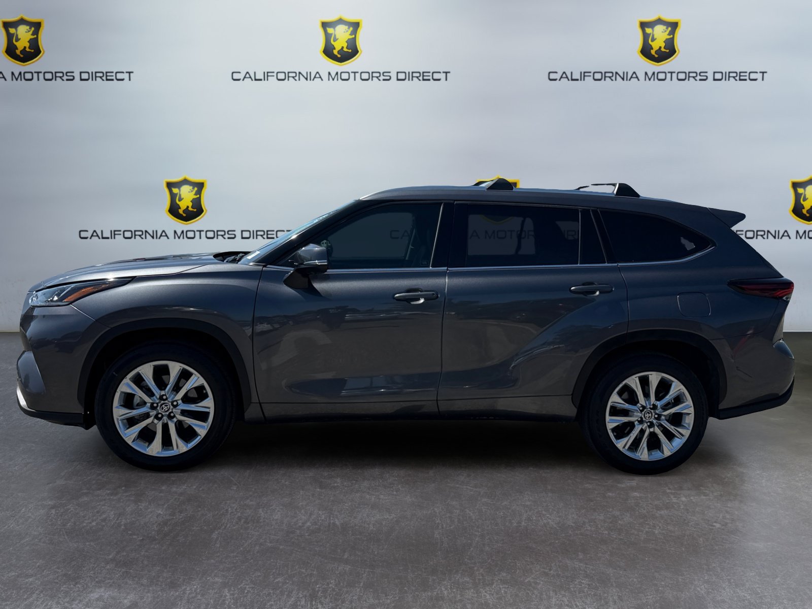 Used 2024 Toyota Highlander Limited FWD image 2