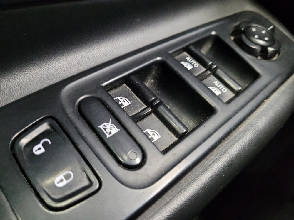 Used 2017 Jeep Renegade Altitude image 27