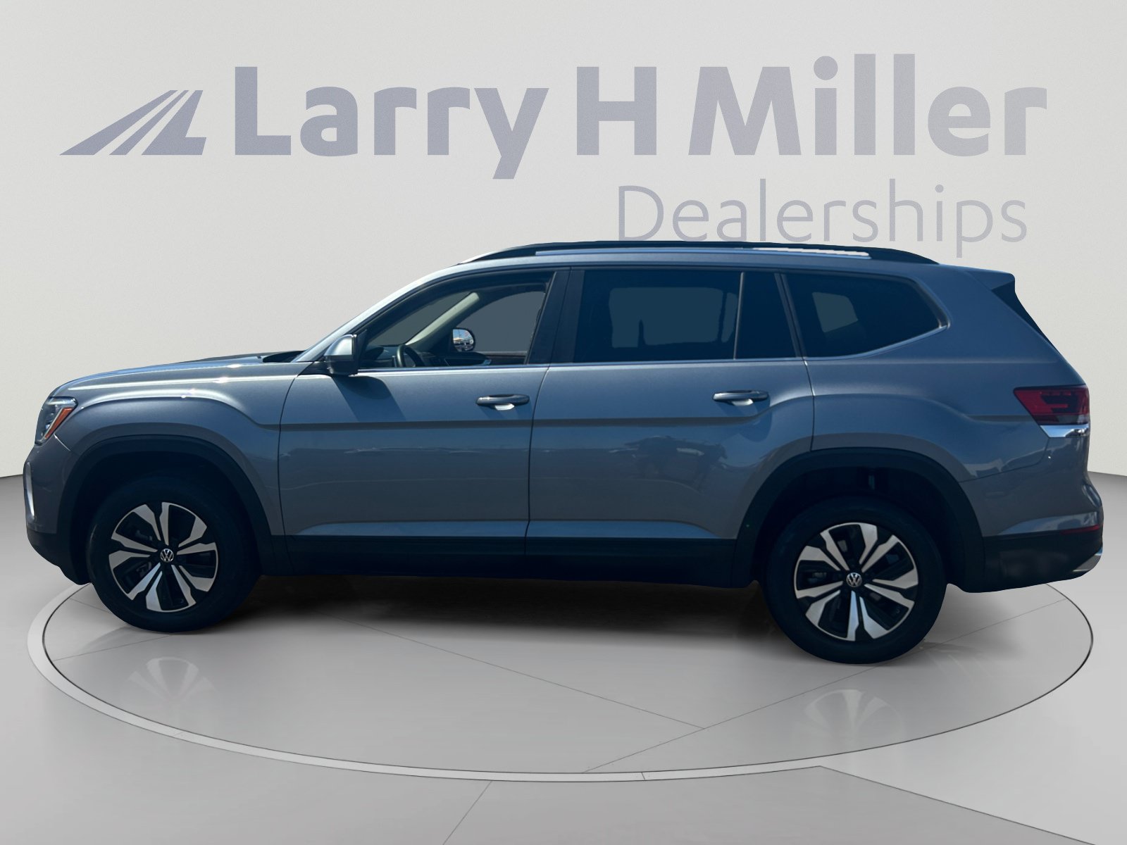 Used 2024 Volkswagen Atlas SE FWD image 2