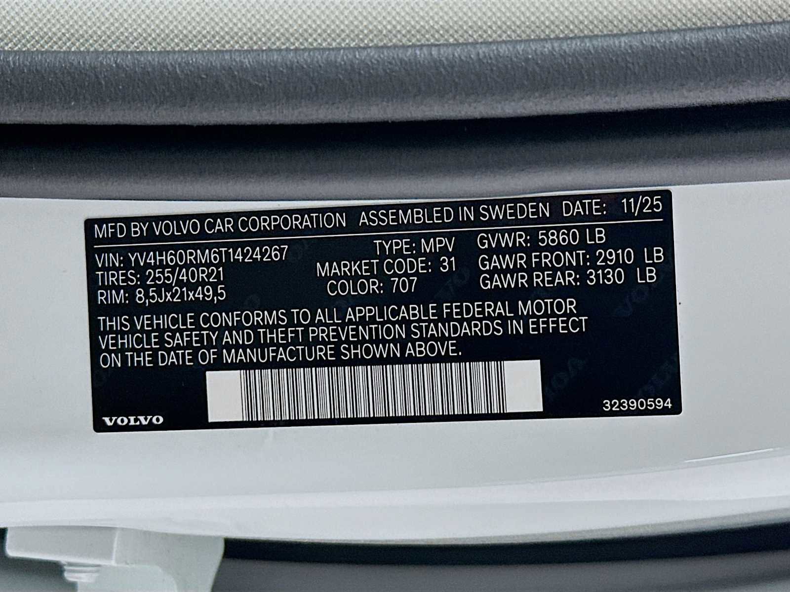 New 2026 Volvo XC60 T8 Ultra w/ Protection Package Premier AWD/4WD image 29