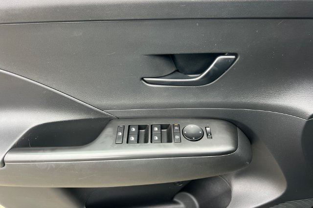 Used 2025 Hyundai Kona SEL FWD image 13