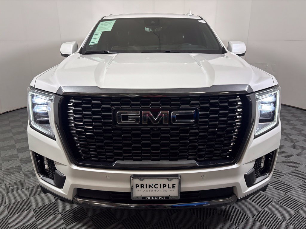 Used 2023 GMC Yukon Denali Ultimate AWD/4WD image 3